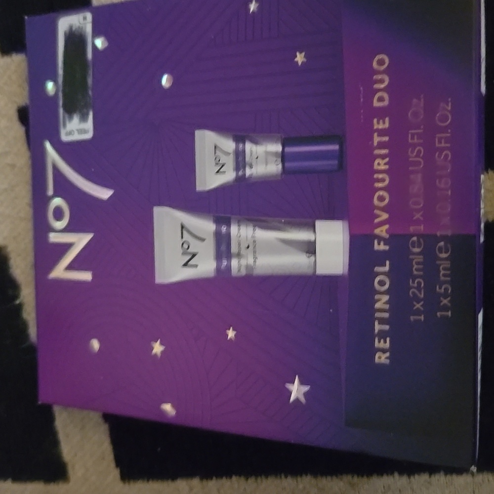 NO7 PURE RETINOL GIFT SET LIMITED EDITION - Picture 2 of 3